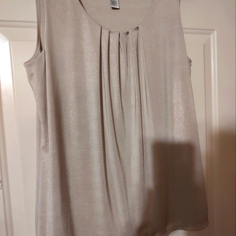 🐈 Striking Chico's Travelers Light Gold Lame Metallic Pleated Cami Tank - L (2) - Picture 3 of 16